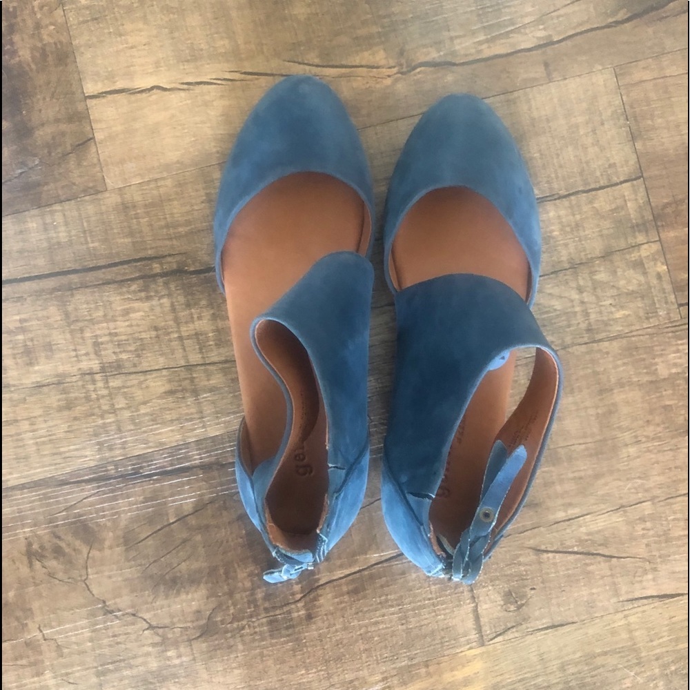 Blue suede/leather wedge shoes by Kenneth Cole